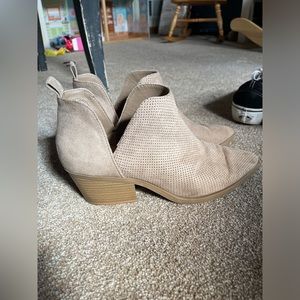 Universal thread booties